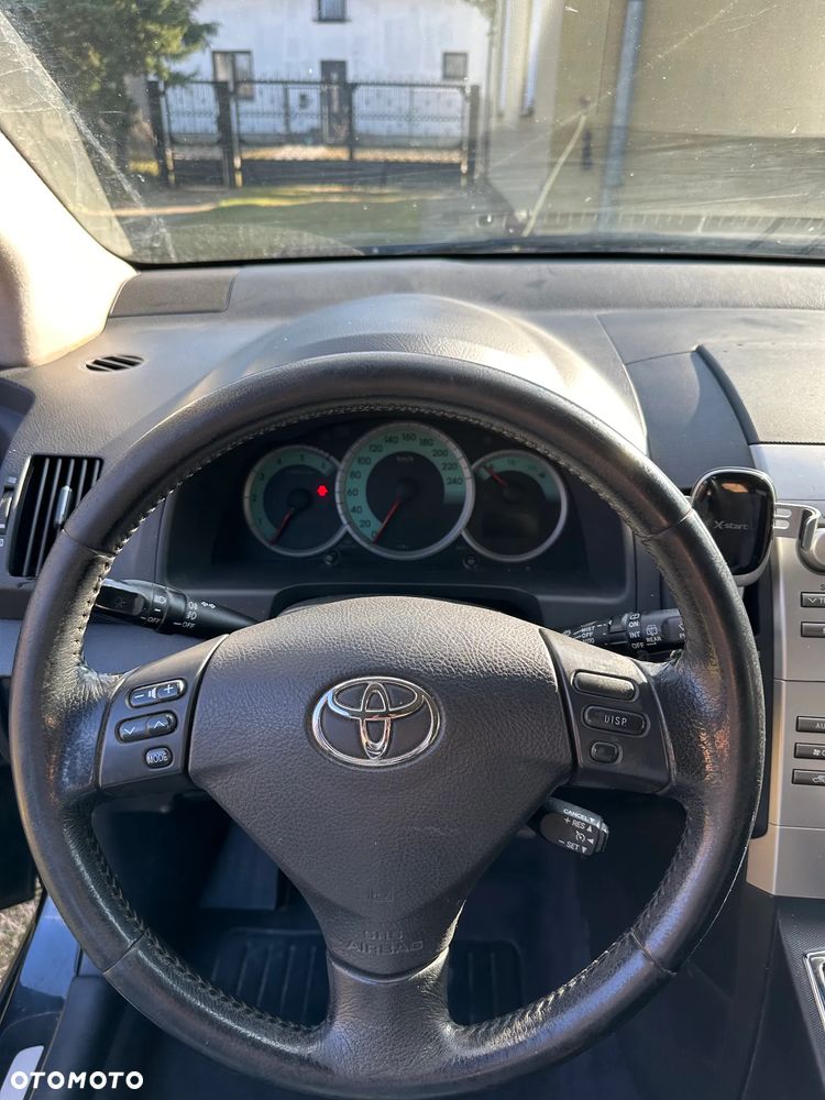 Toyota Corolla Verso 2.2 D-4D - 11