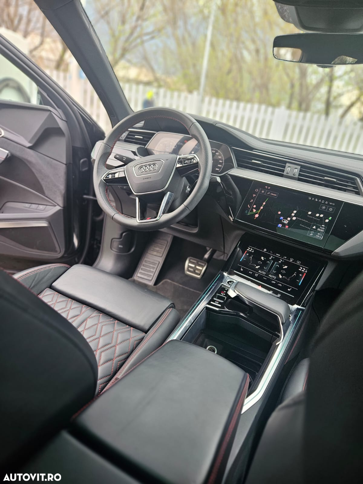 Audi Q8 e-tron 55 quattro S Line - 12