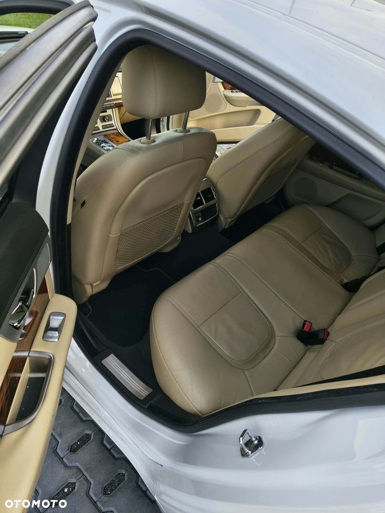 Jaguar XF 2.0 T Luxury - 24