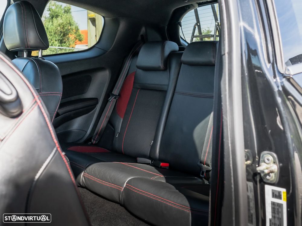 Peugeot 208 GTI 200 THP - 9