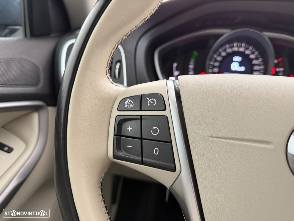 Volvo V40 2.0 D2 Momentum Geartronic - 26