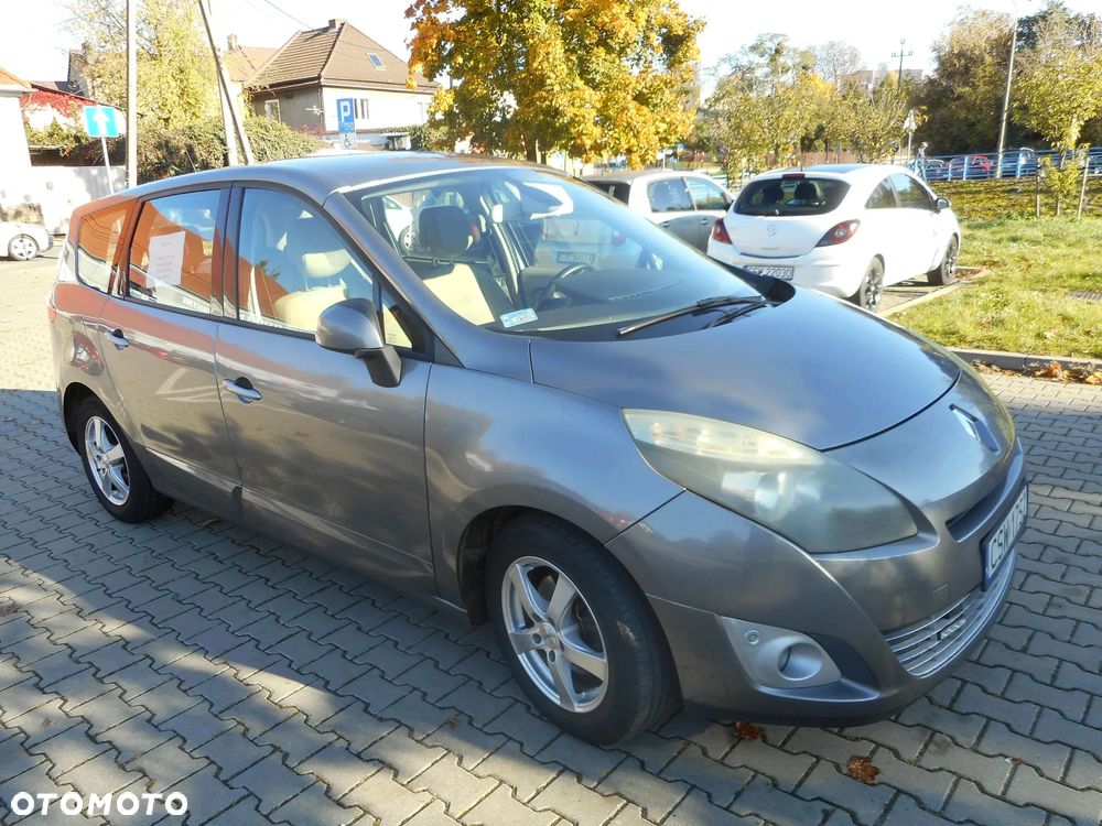 Renault Grand Scenic - 1