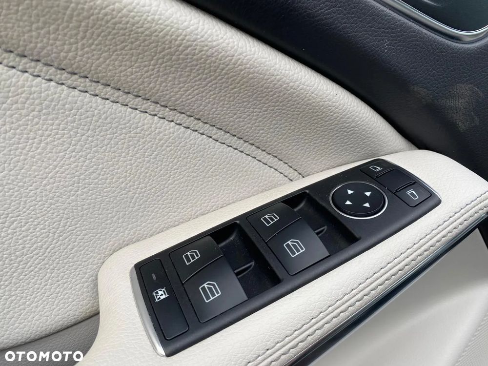 Mercedes-Benz GLA 250 4-Matic AMG Line - 13