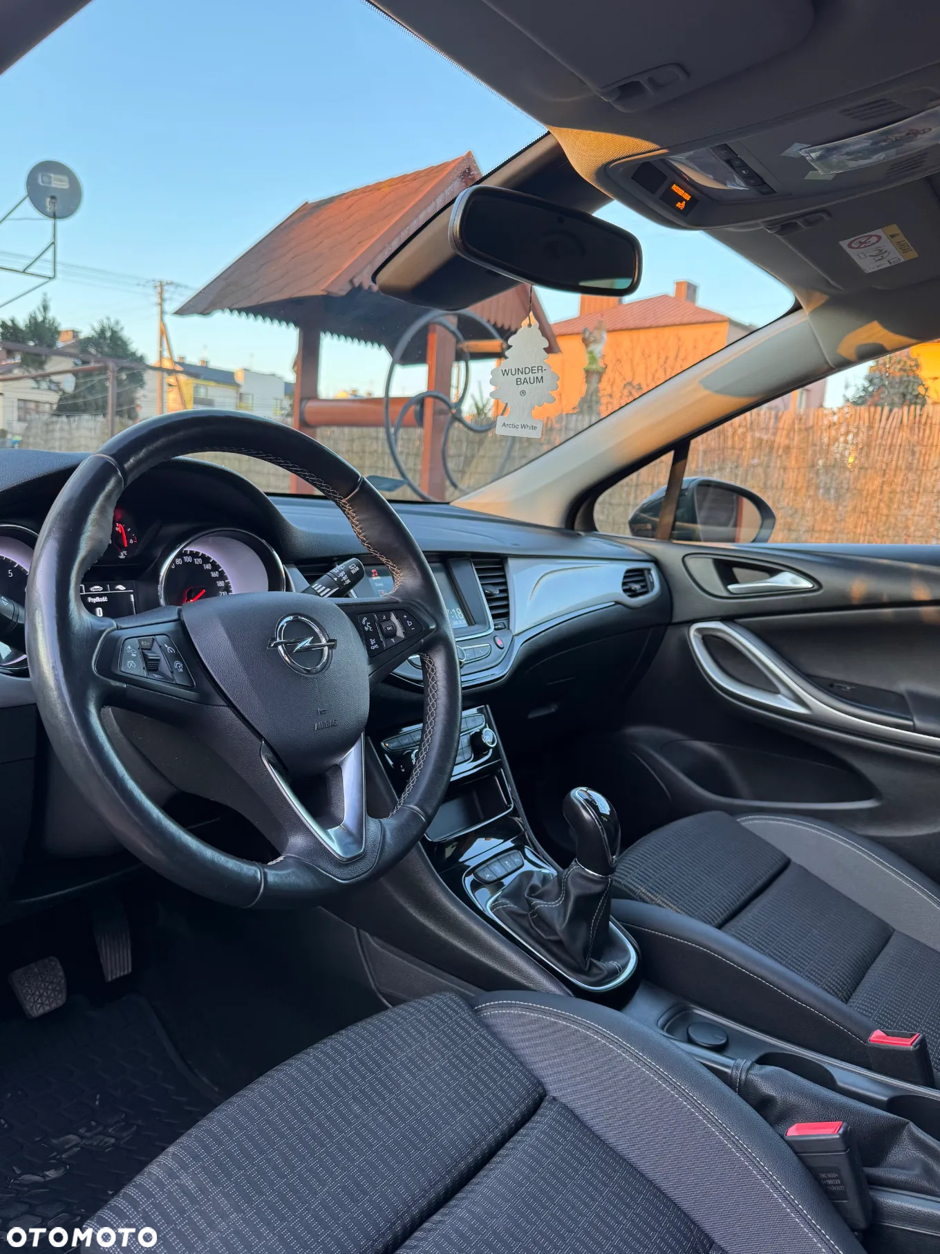 Opel Astra V 1.2 T Elegance S&S - 10
