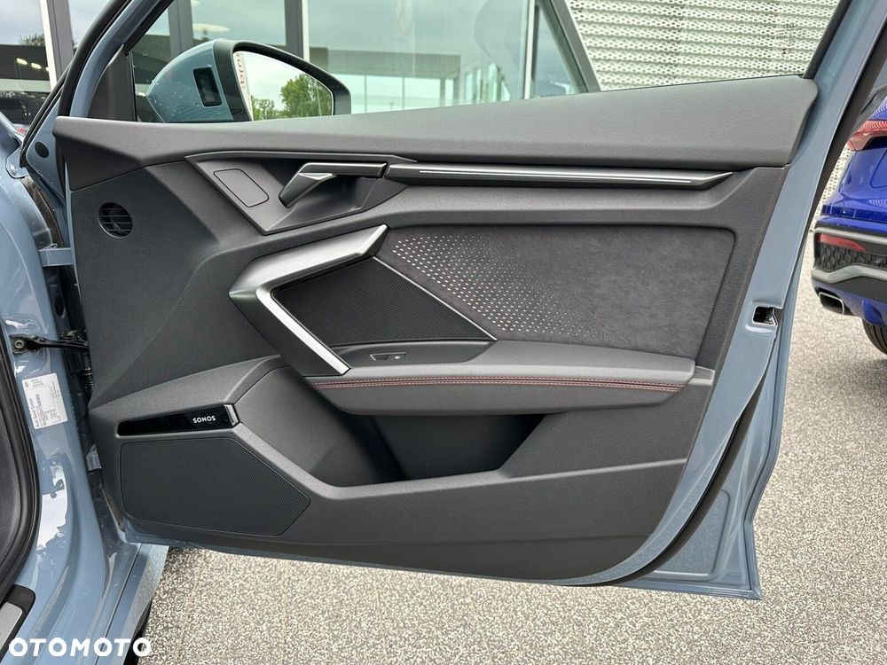 Audi RS3 Limousine - 22