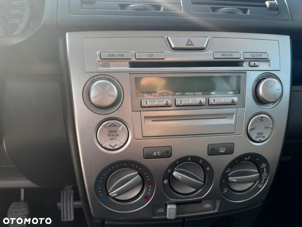 Mazda 2 - 5