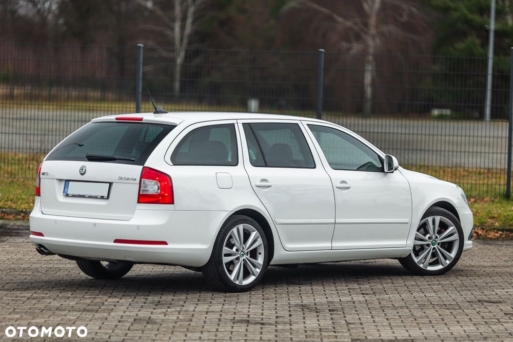 Skoda Octavia 2.0 TDI CR DPF RS - 13