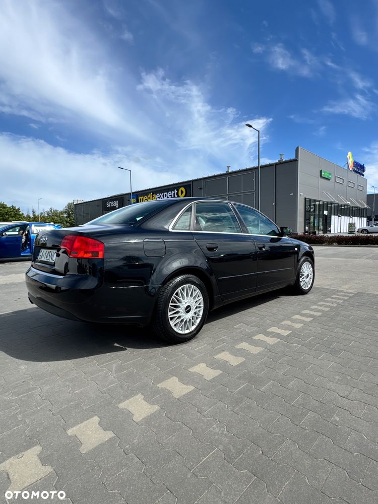 Audi A4 Limousine - 12