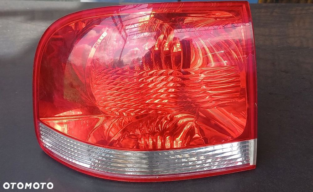 LAMPA TYLNA LEWA VOLKSWAGEN TOUAREG I