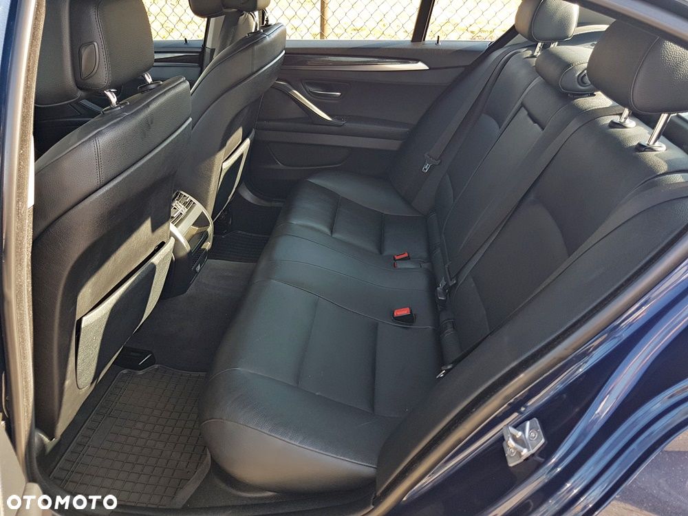BMW Seria 5 528i - 23