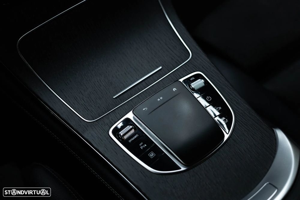 Mercedes-Benz GLC 300 e 4Matic 9G-TRONIC AMG Line - 38