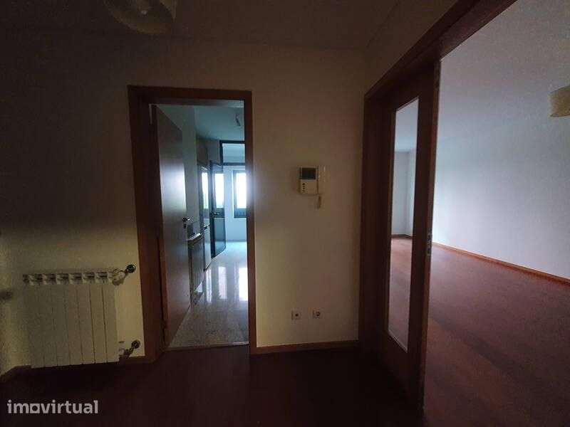 Apartamento T2 em Oliveira do Douro | Excelente localização - Grande imagem: 5/10
