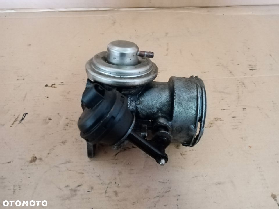 Zawór EGR VW Touareg 2.5 TDI 070128070C 070128073 - 1
