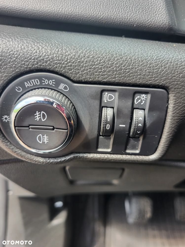 Opel Astra GTC 1.4 Turbo - 29