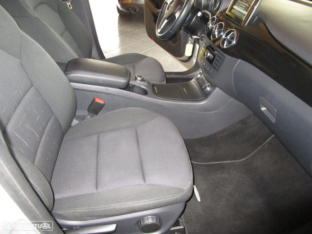 Mercedes-Benz B 180 d 7G-DCT Edition - 24