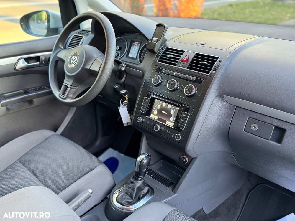 Volkswagen Touran - 8