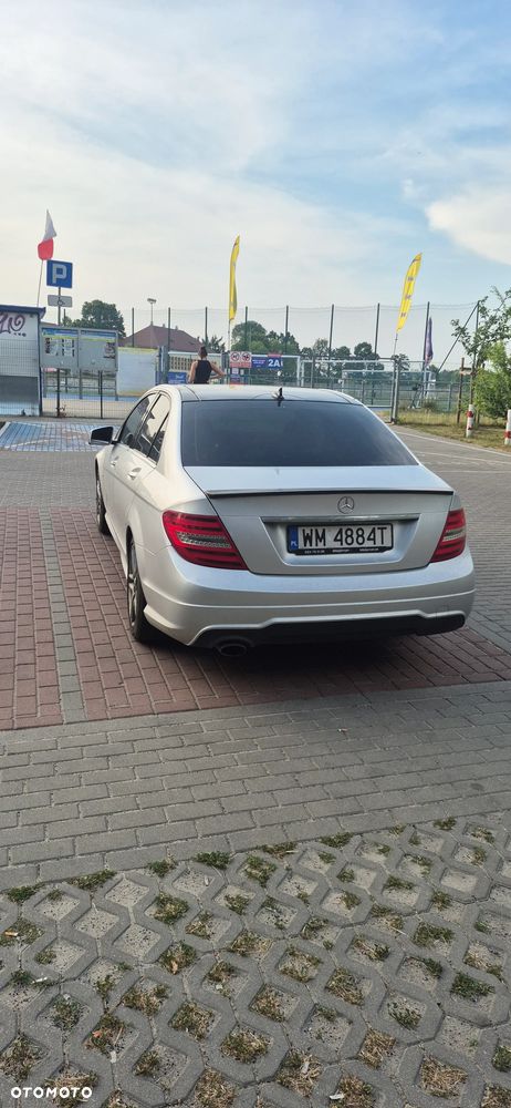 Mercedes-Benz Klasa C 180 CGI BlueEff Avantgarde - 3