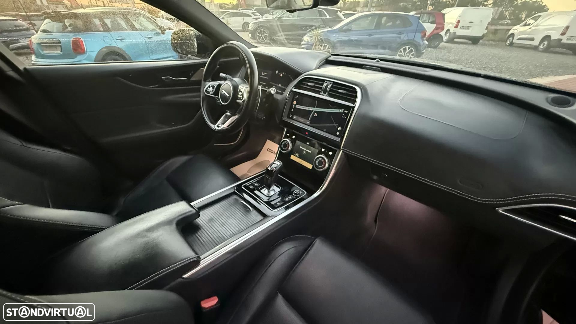 Jaguar XE 2.0 D200 R-Dynamic S - 42