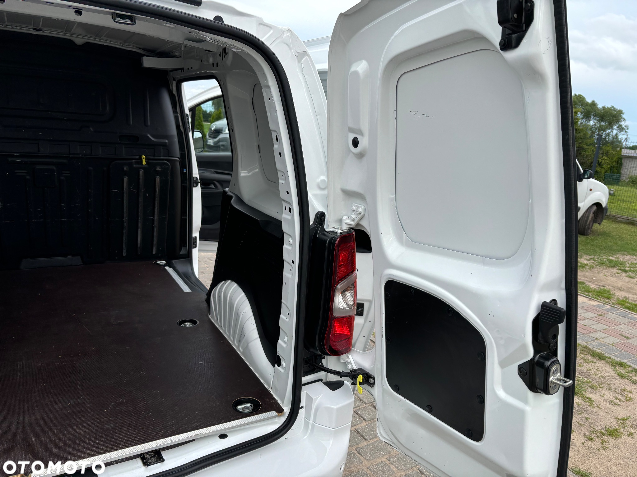 Opel COMBO - 16