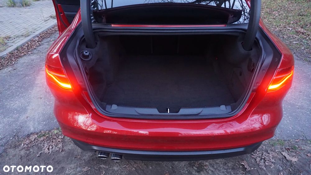 Jaguar XE 2.0 D180 S - 24