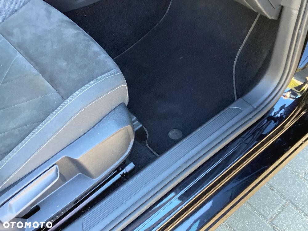 Volkswagen Golf 1.5 eTSI OPF DSG Style - 32