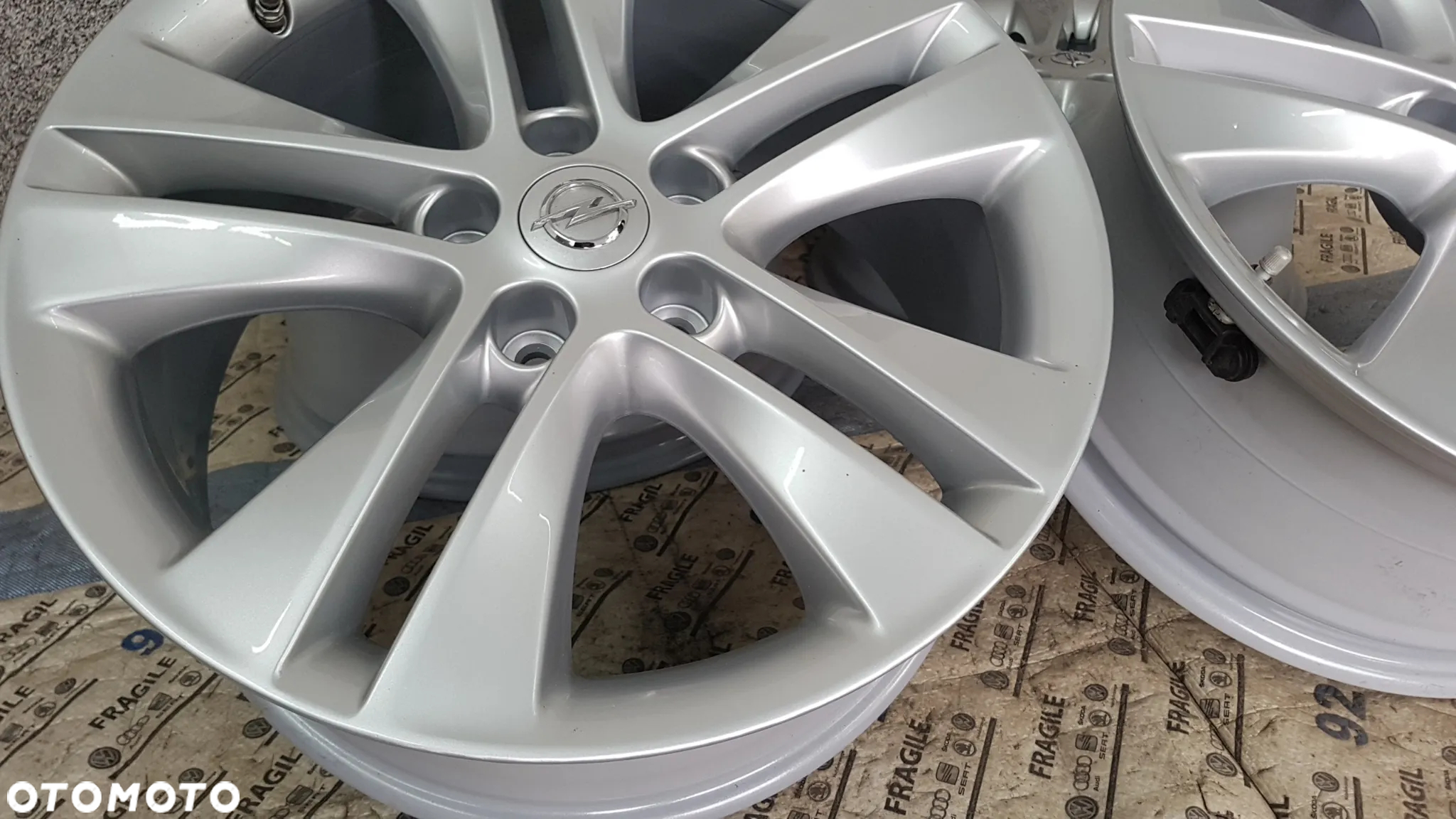 FELGI ALUMINIOWE ORYGINAŁ GM OPEL INSYGNIA B ASTRA J ZAFIRA C  8jx18  ET46 5x115 TPMS - 9