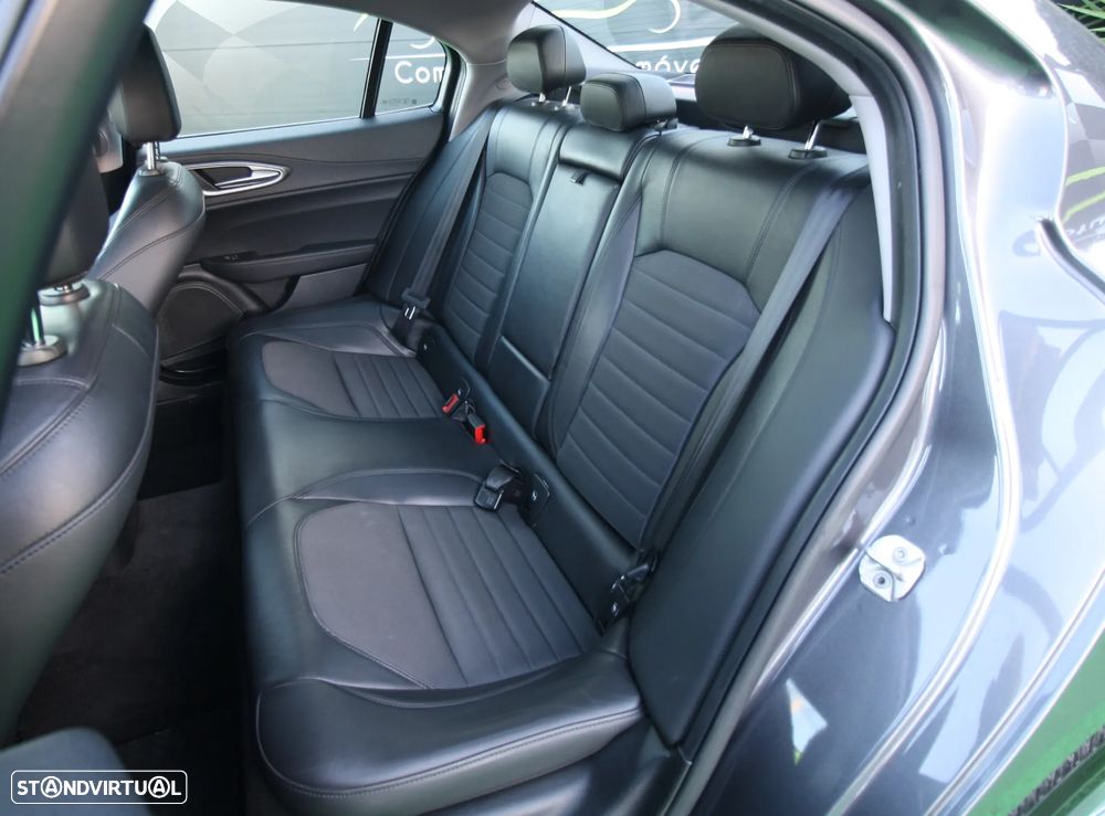 Alfa Romeo Giulia 2.2 D - 14
