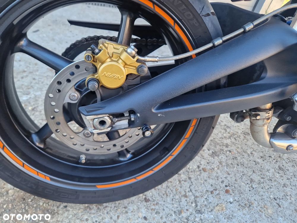 Triumph Street Triple - 22
