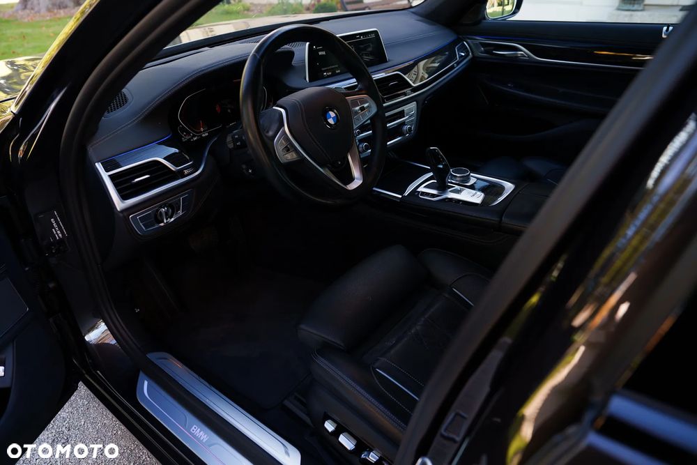 BMW Seria 7 730d mHEV - 10