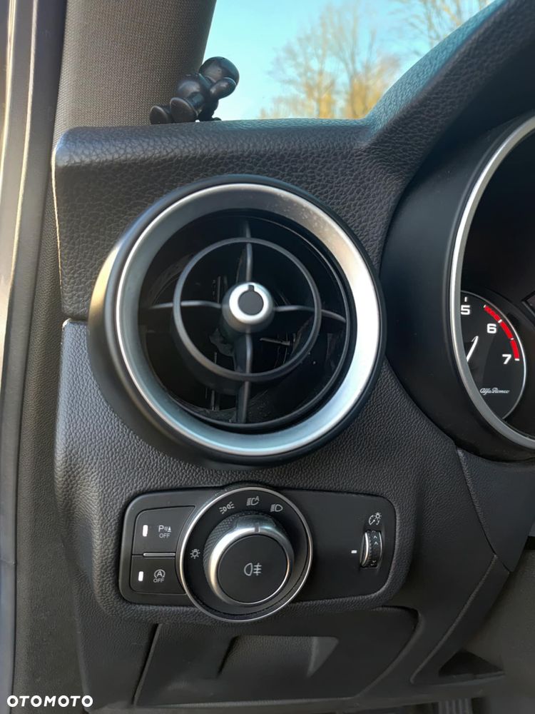 Alfa Romeo Stelvio - 18