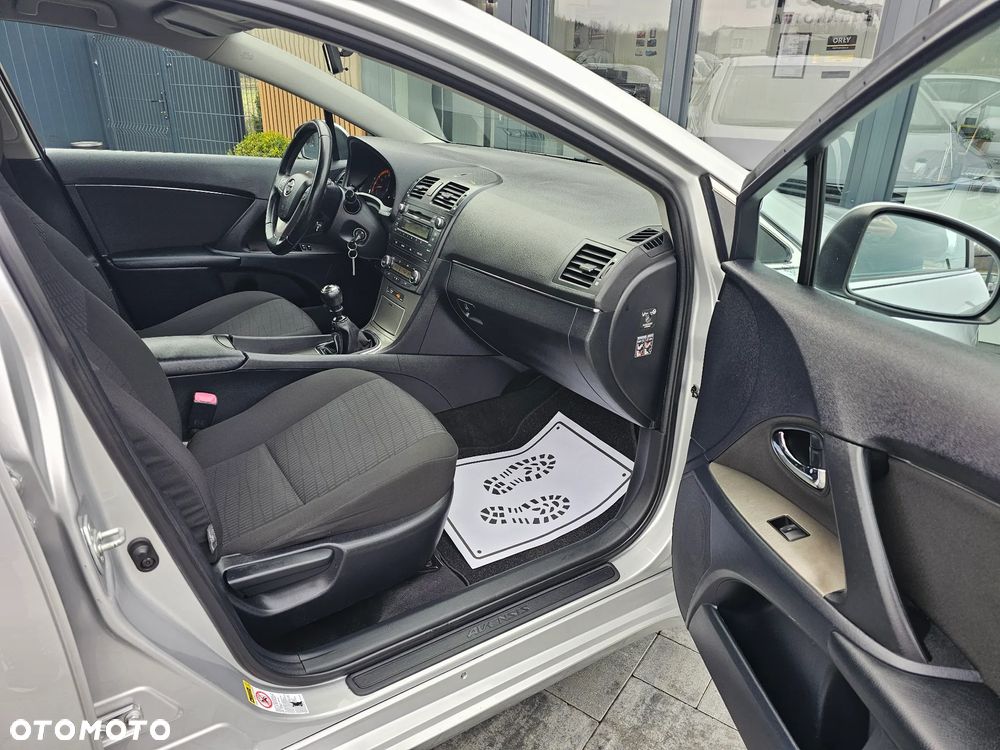 Toyota Avensis 1.8 Comfort - 8