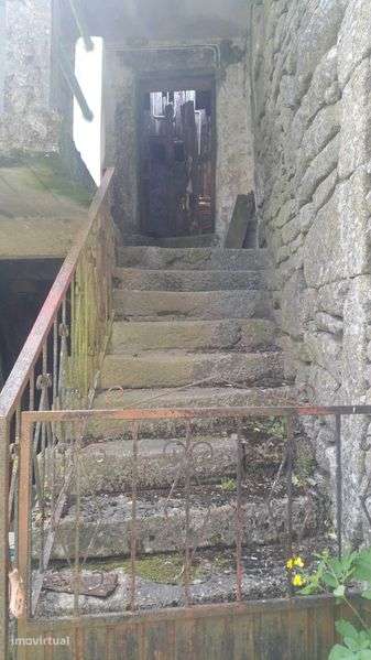 Casa em granito para restaurar - Grande imagem: 2/4