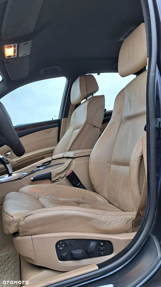 BMW Seria 5 525d - 8