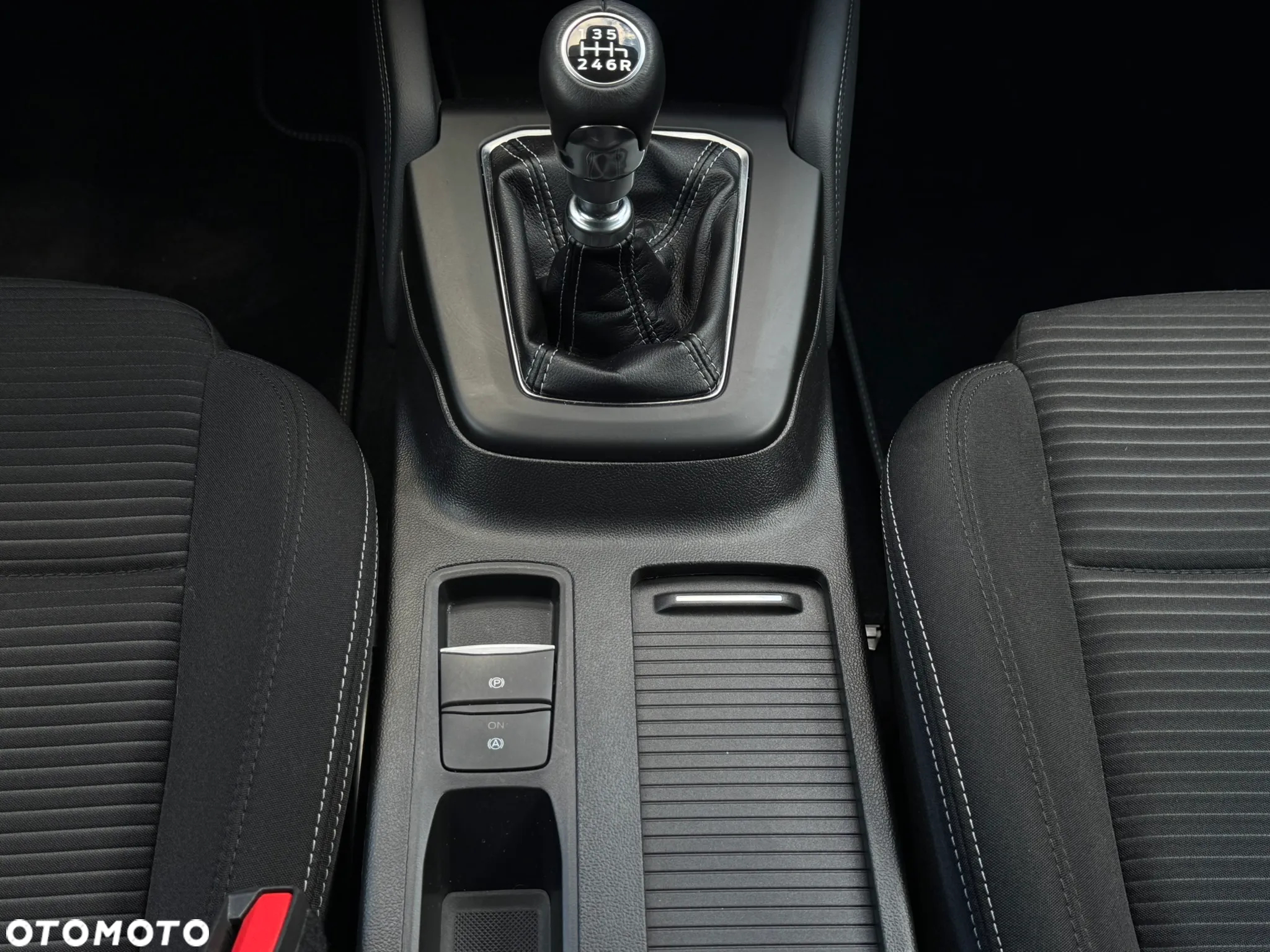Ford Focus 1.0 EcoBoost Titanium X - 29