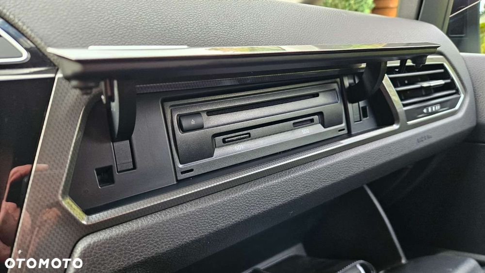 Volkswagen Touran 2.0 TDI SCR DSG IQ.DRIVE - 30