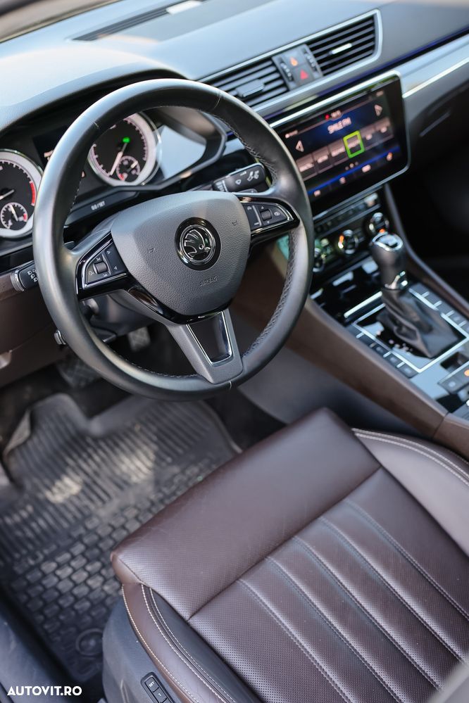 Skoda Superb 2.0 TDI 4X4 DSG L&K - 9