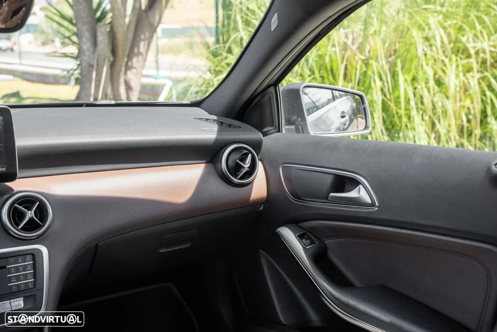 Mercedes-Benz A 200 d 4Matic 7G-DCT AMG Line - 16