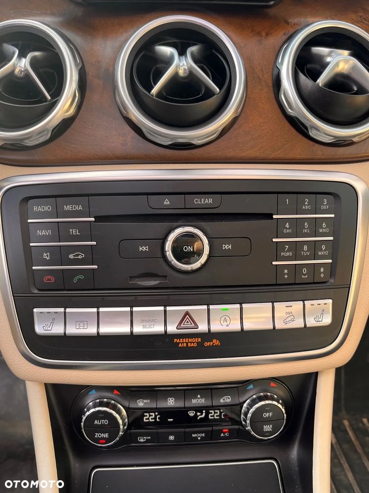 Mercedes-Benz GLA 250 4Matic 7G-DCT UrbanStyle Edition - 11