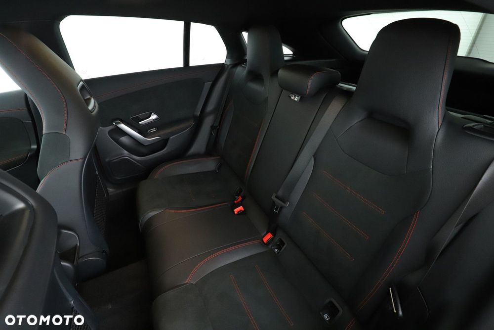 Mercedes-Benz CLA - 21