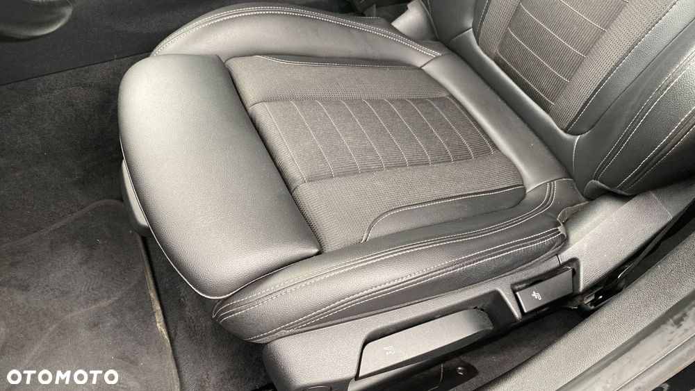 BMW Seria 3 318d mHEV - 17