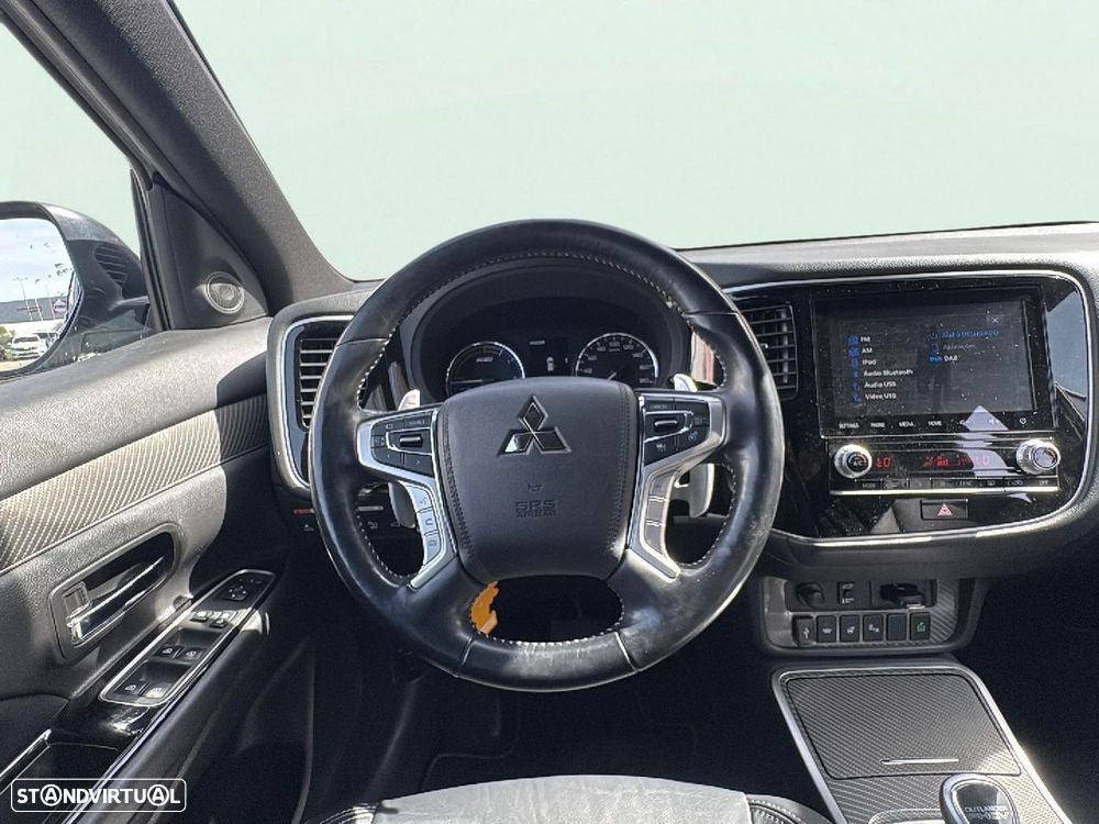 Mitsubishi Outlander - 12