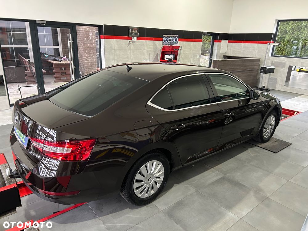 Skoda Superb 1.6 TDI GreenLine - 10