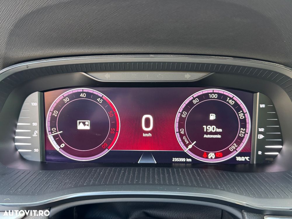 Skoda Octavia Combi 2.0 TDI Sportline - 35