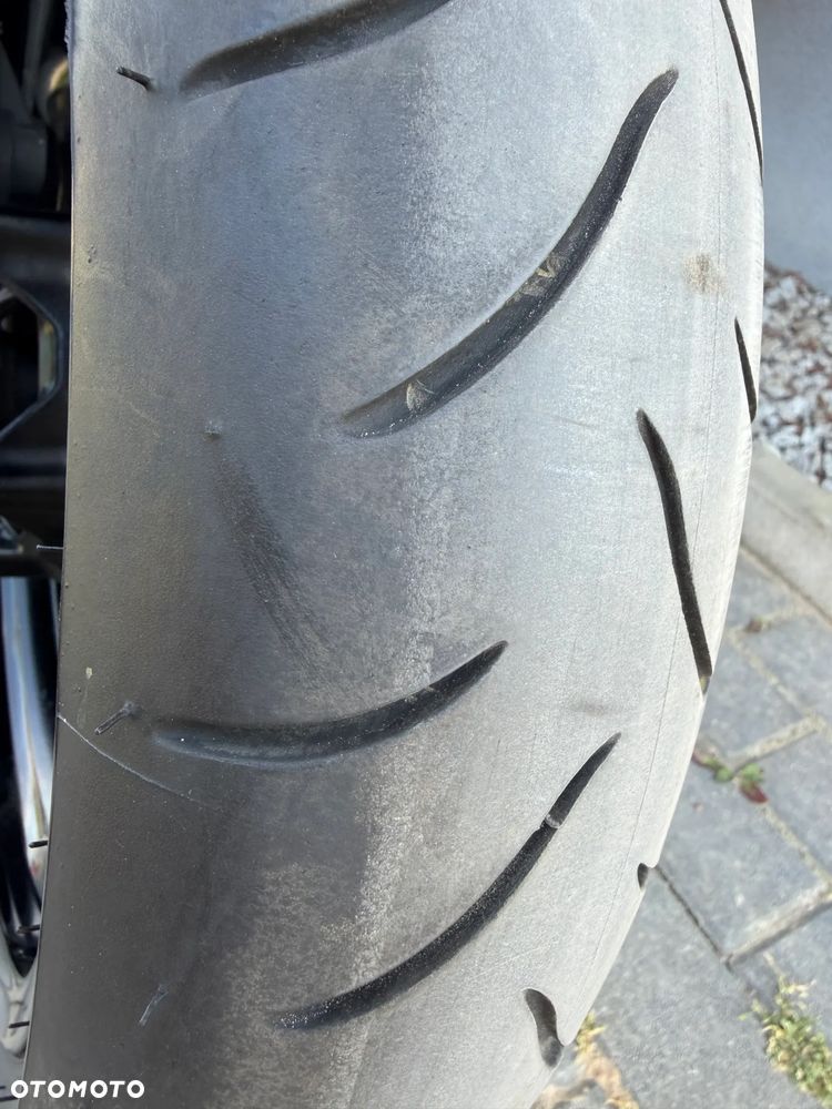 Yamaha R1 - 11