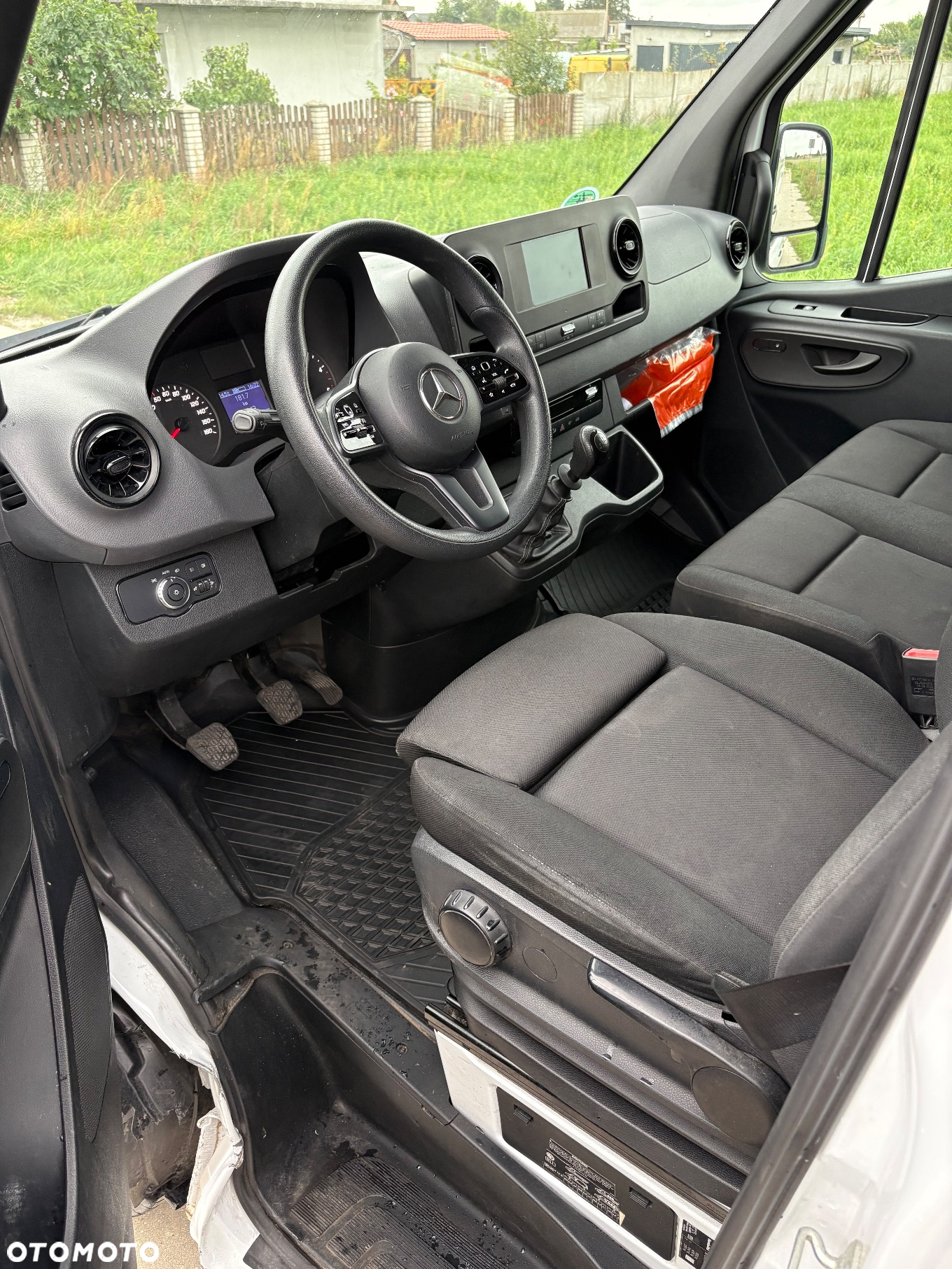 Mercedes-Benz Sprinter - 11
