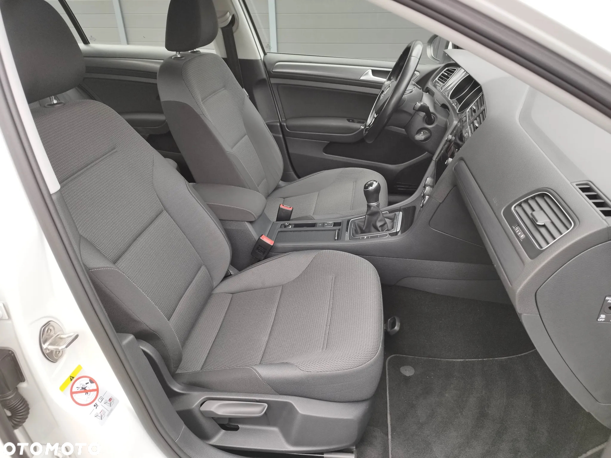 Volkswagen Golf 2.0 BlueTDI Comfortline - 26