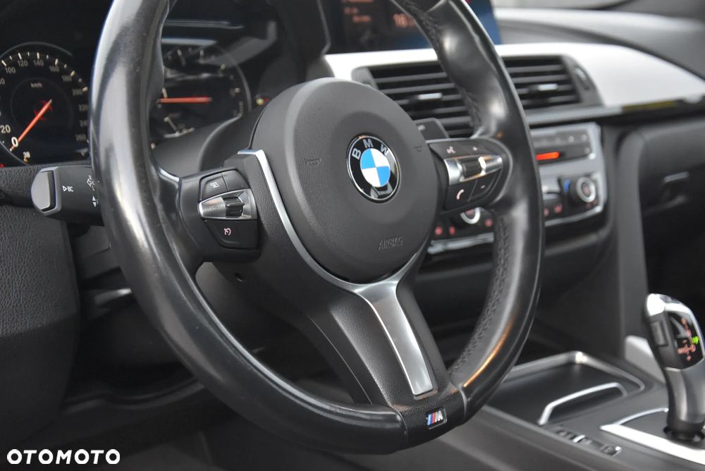 BMW Seria 3 320i Edition M Sport Shadow - 30