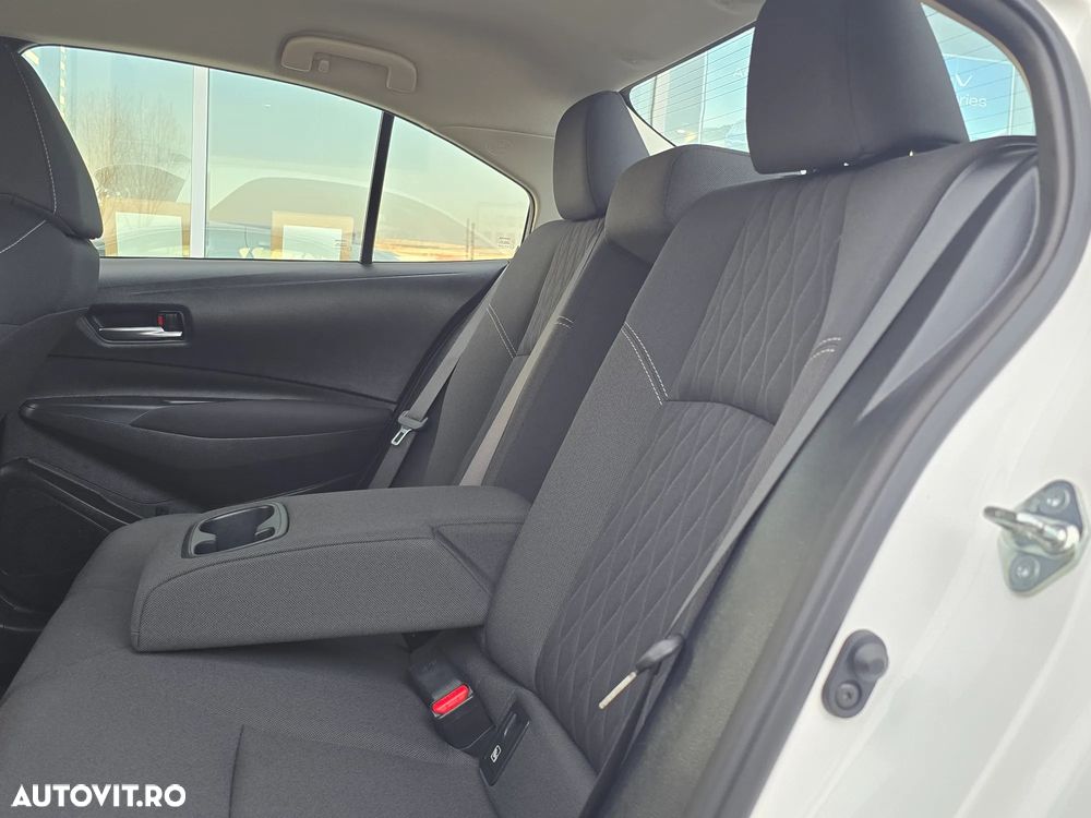 Toyota Corolla 1.8 HSD Business - 16