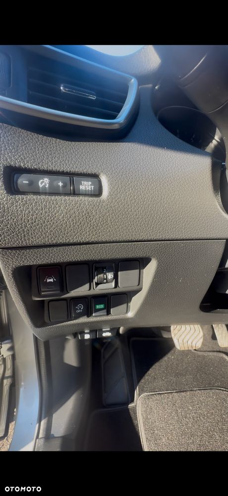 Nissan Qashqai - 25