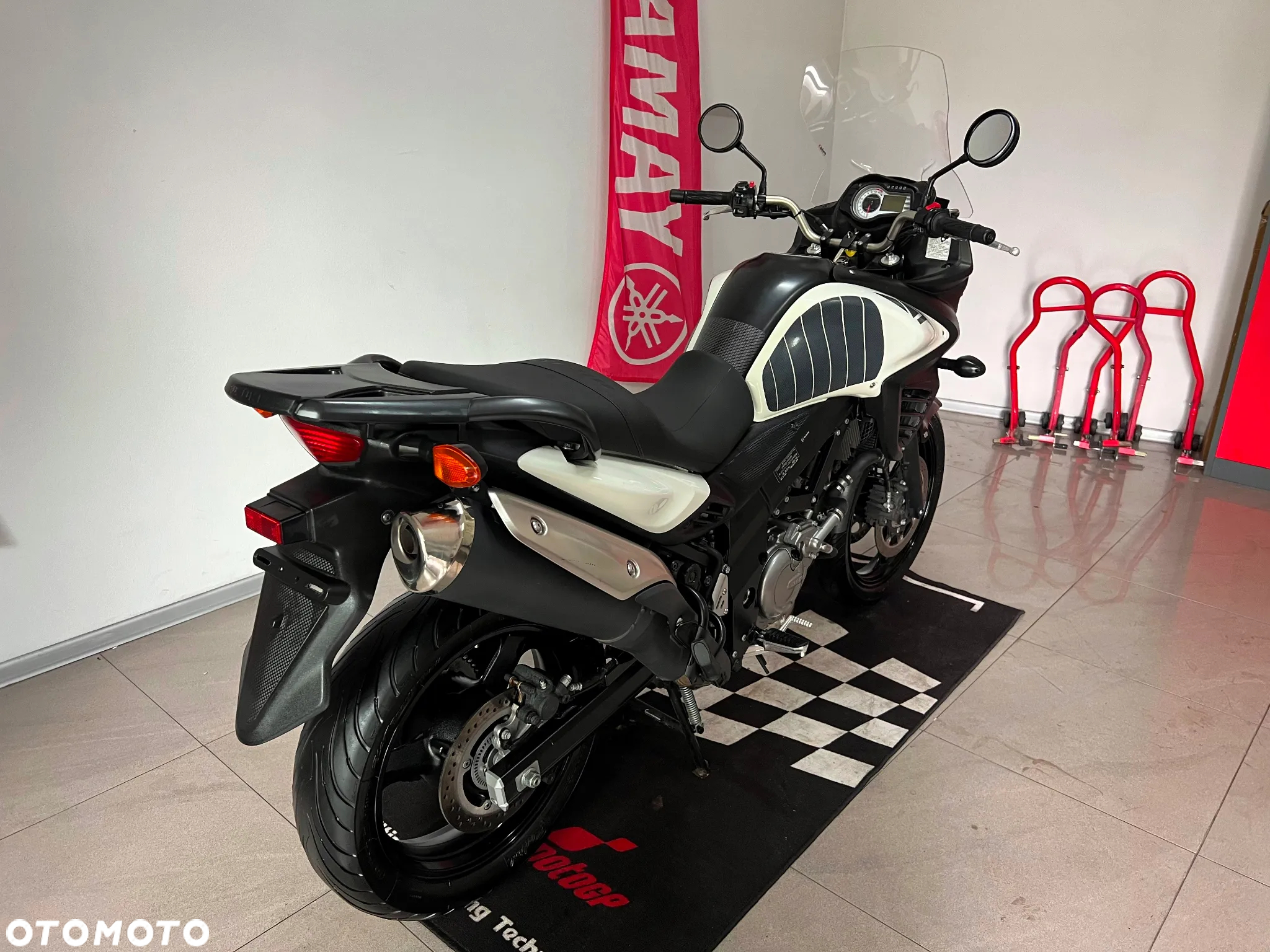 Suzuki DL - 6